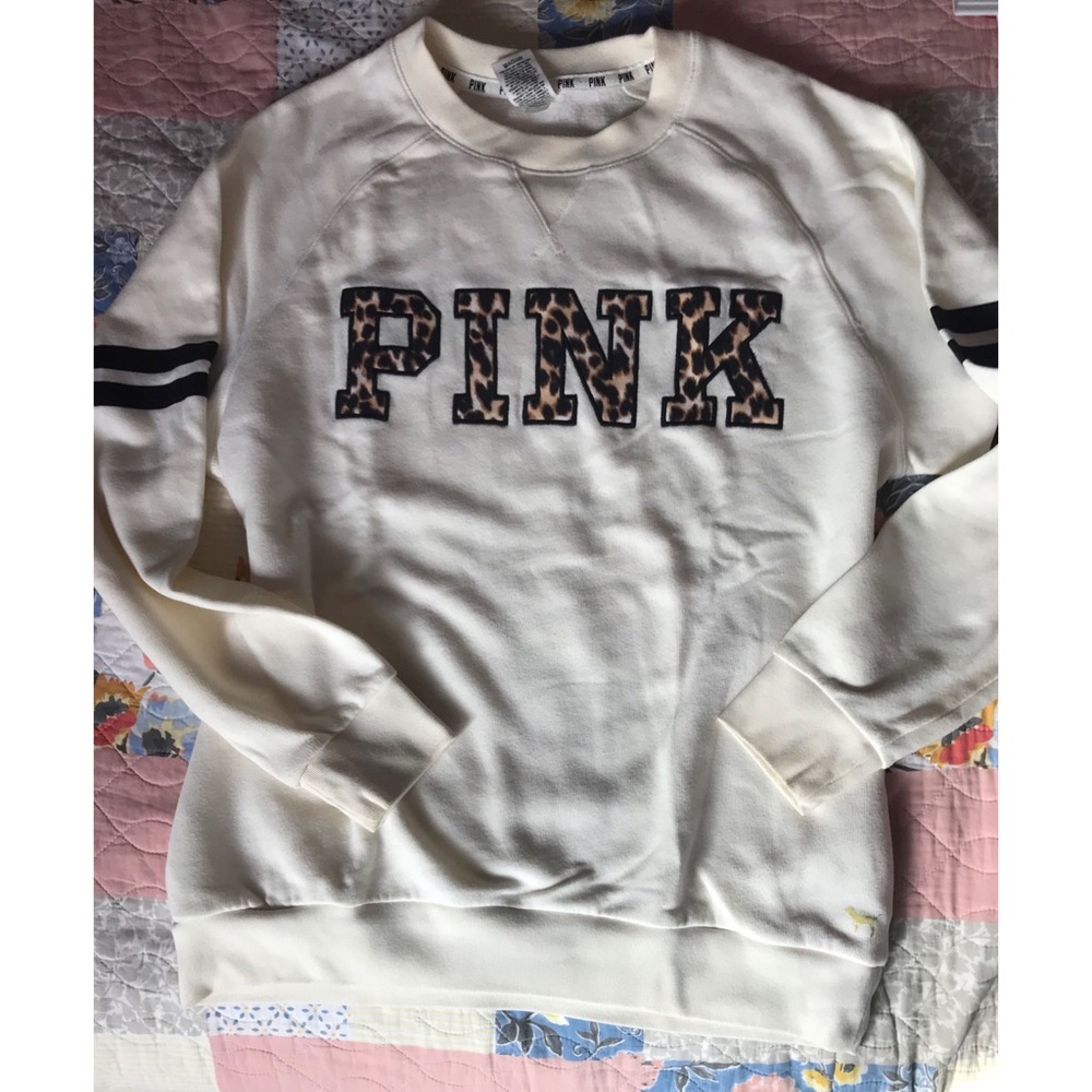 Victoria’s Secret PINK leopard sweater 🖤